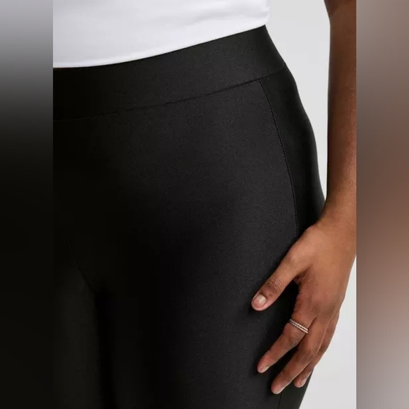 Torrid Full-Length Matte Liquid Legging - Black - NWT - Size 4 - Picture 3 of 4